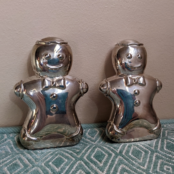 Neiman Marcus Gingerbread Salt & Pepper Shakers - Picture 3 of 10